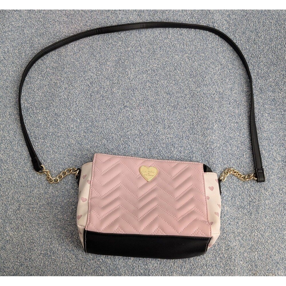 Luv Betsey by Betsey Johnson Pink Chevron Heart Crossbody Bag Gold Heart Detail - Picture 2 of 9